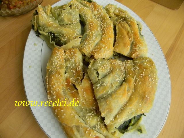 Ispanakli ve Peynirli Rulo Börek – Reçelci